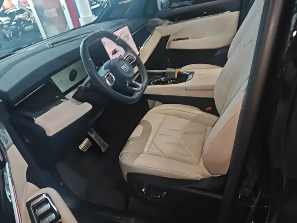 ZEEKR 009 2025 2024 6-seat Executive AWD 108kWh