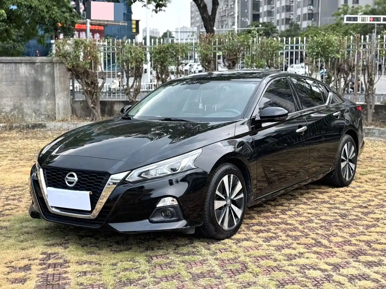 Photo 1 - Nissan Teana