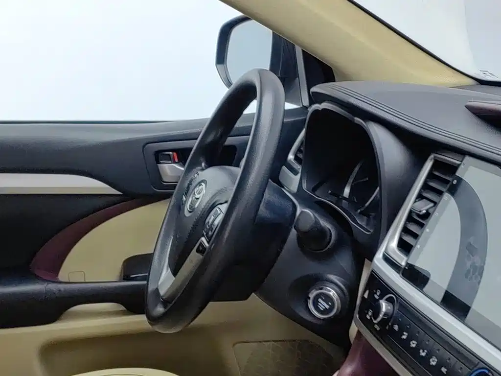 Фото 22 - Toyota Highlander