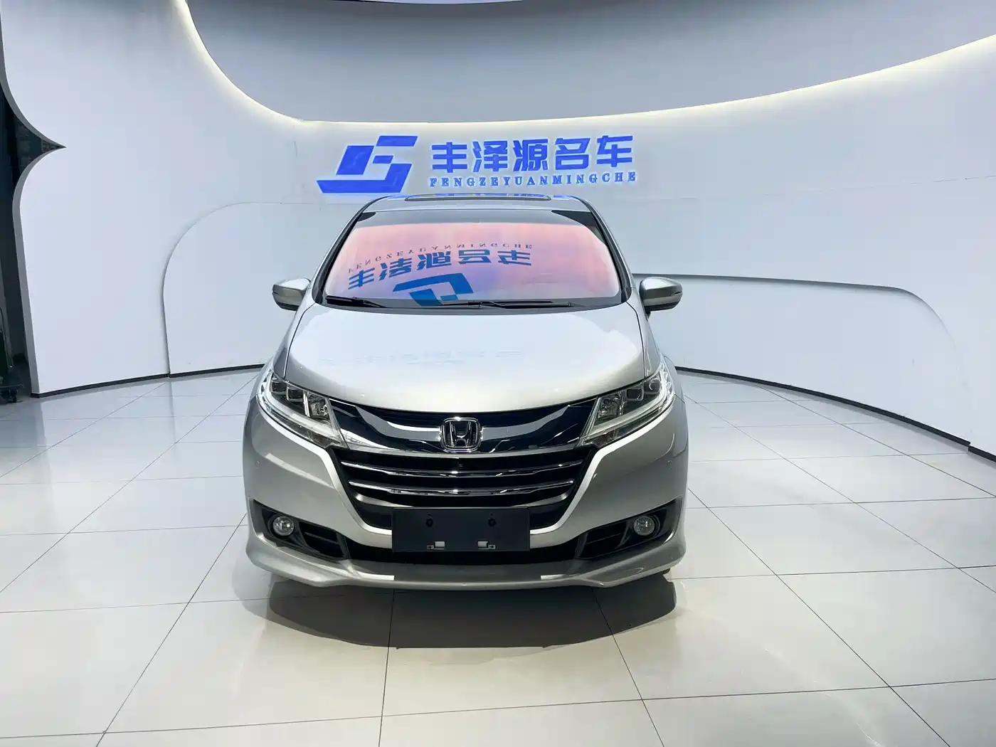 Фото 2 - Honda Odyssey
