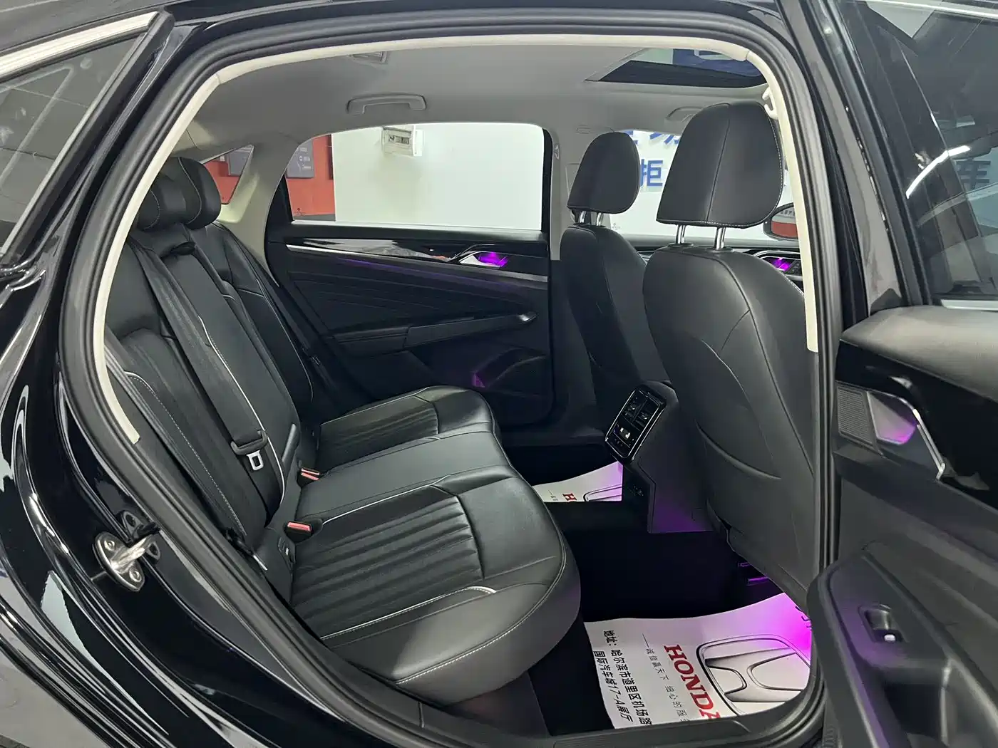 Volkswagen Passat 2022 280TSI Elite Edition фото 10