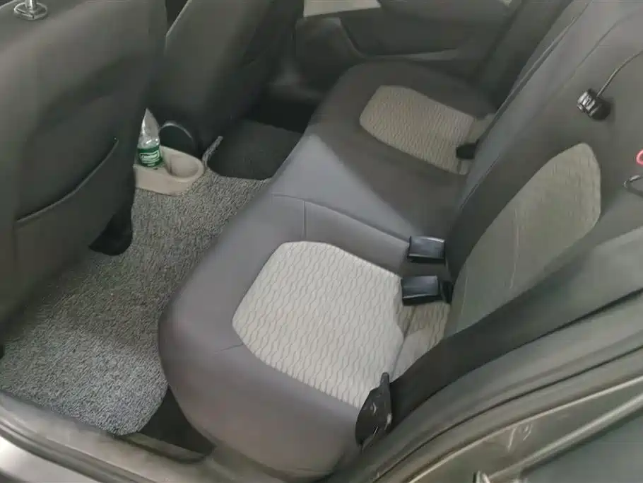 Škoda Rapid 2013 1.6L Automatic Smart Selection фото 11