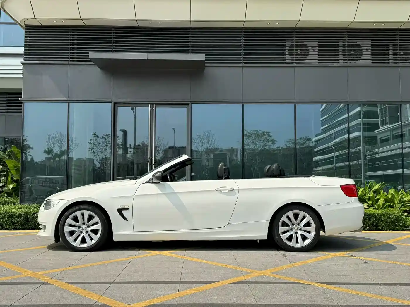 BMW 3 Series (Import) 2011 330i Convertible Coupe фото 5
