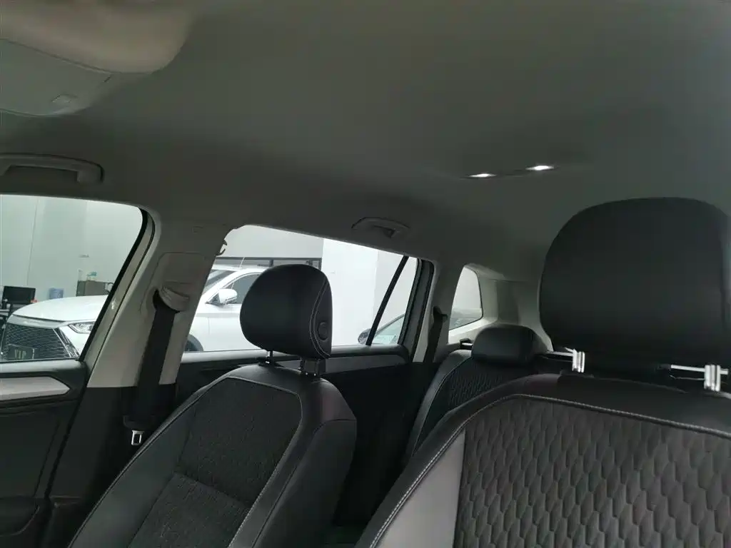 Volkswagen Tiguan L 2021 330TSI Automatic 2WD Comfort фото 8