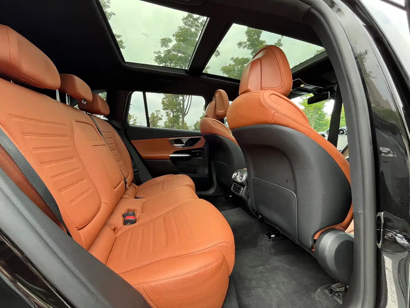 صورة 14 - Mercedes-Benz GLC