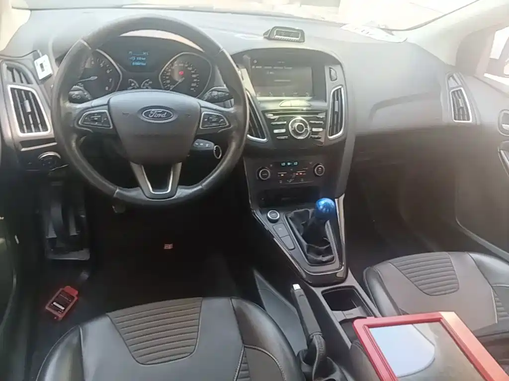 Фото 10 - Ford Focus