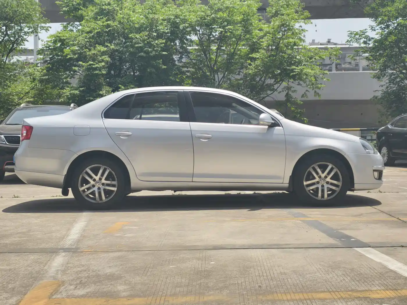 Volkswagen Sagitar 2011 1.6L Automatic Fashion фото 4
