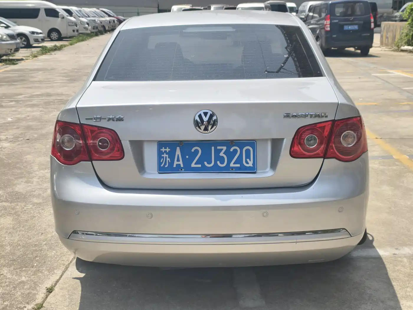 Volkswagen Sagitar 2011 1.6L Automatic Fashion фото 16