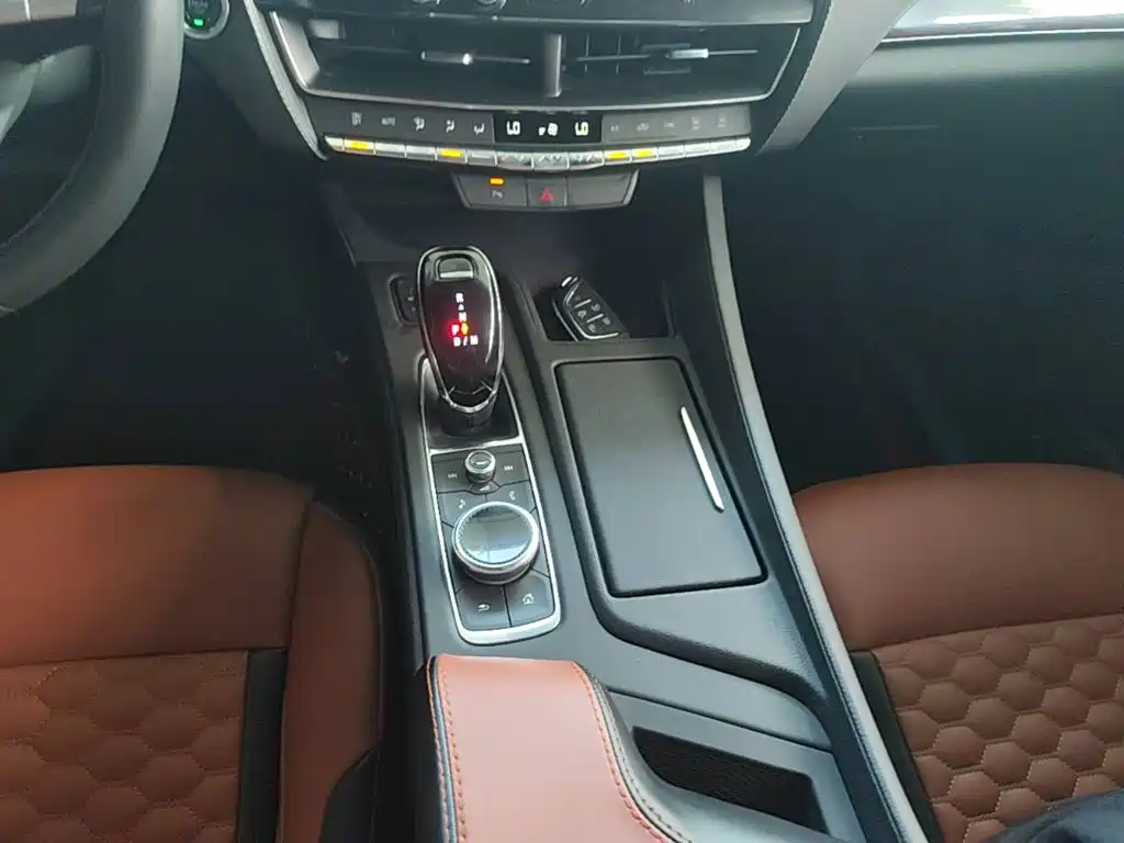 Фото 14 - Cadillac CT5