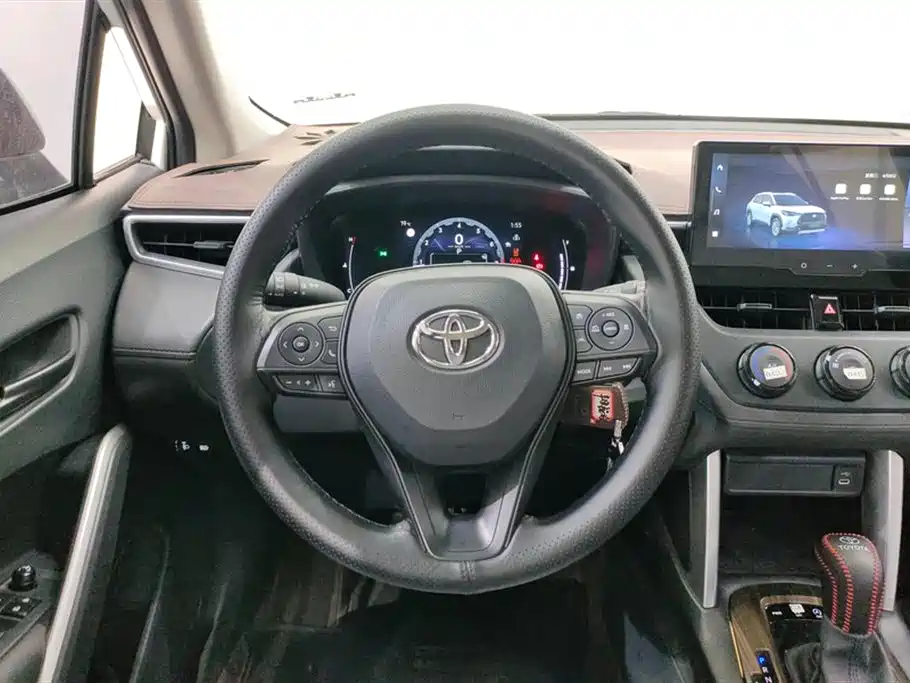 Toyota Corolla Cross 2024 Model 2.0L Pioneer Edition фото 15