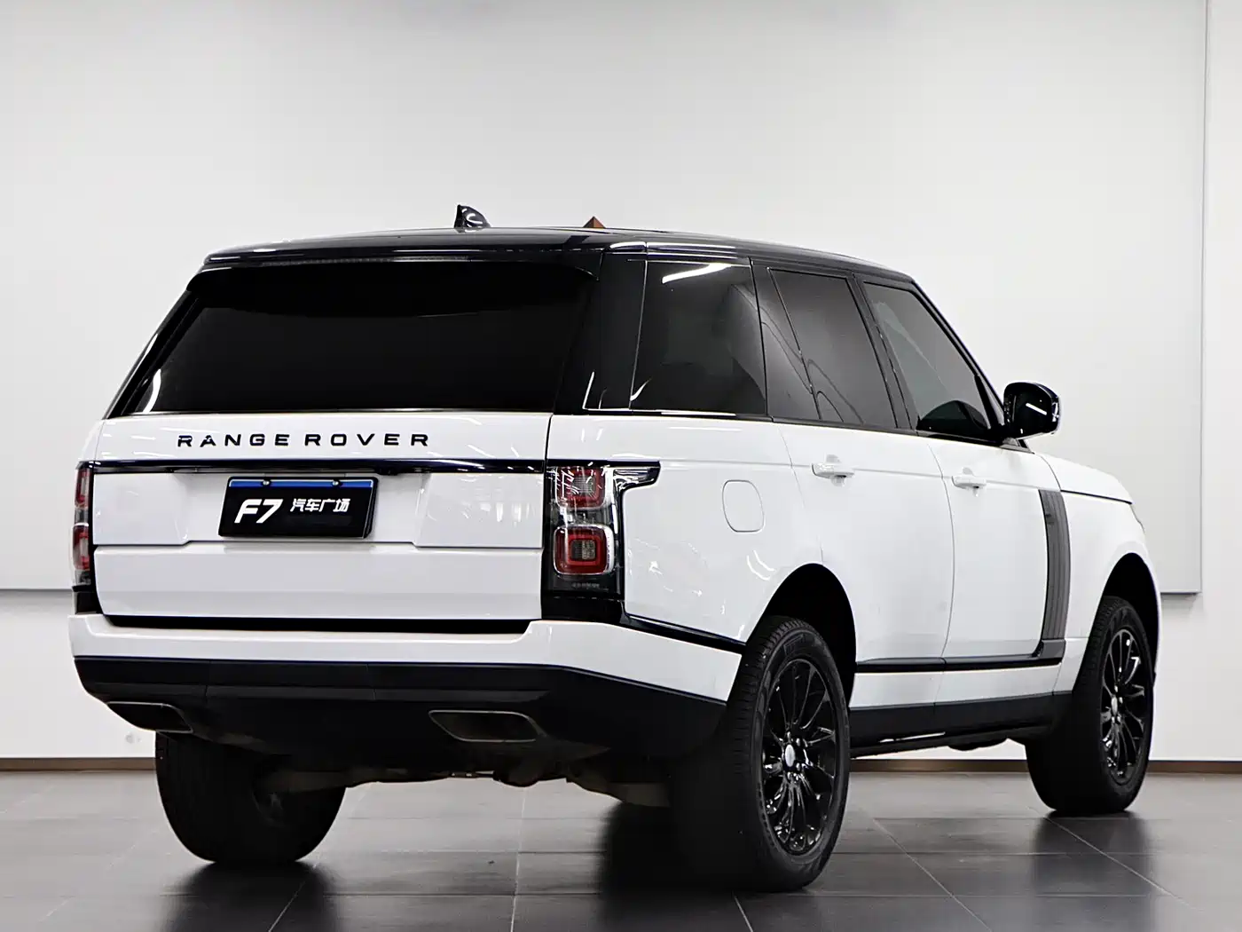 Land Rover Range Rover 2020 3.0 L6 Heritage Edition фото 6