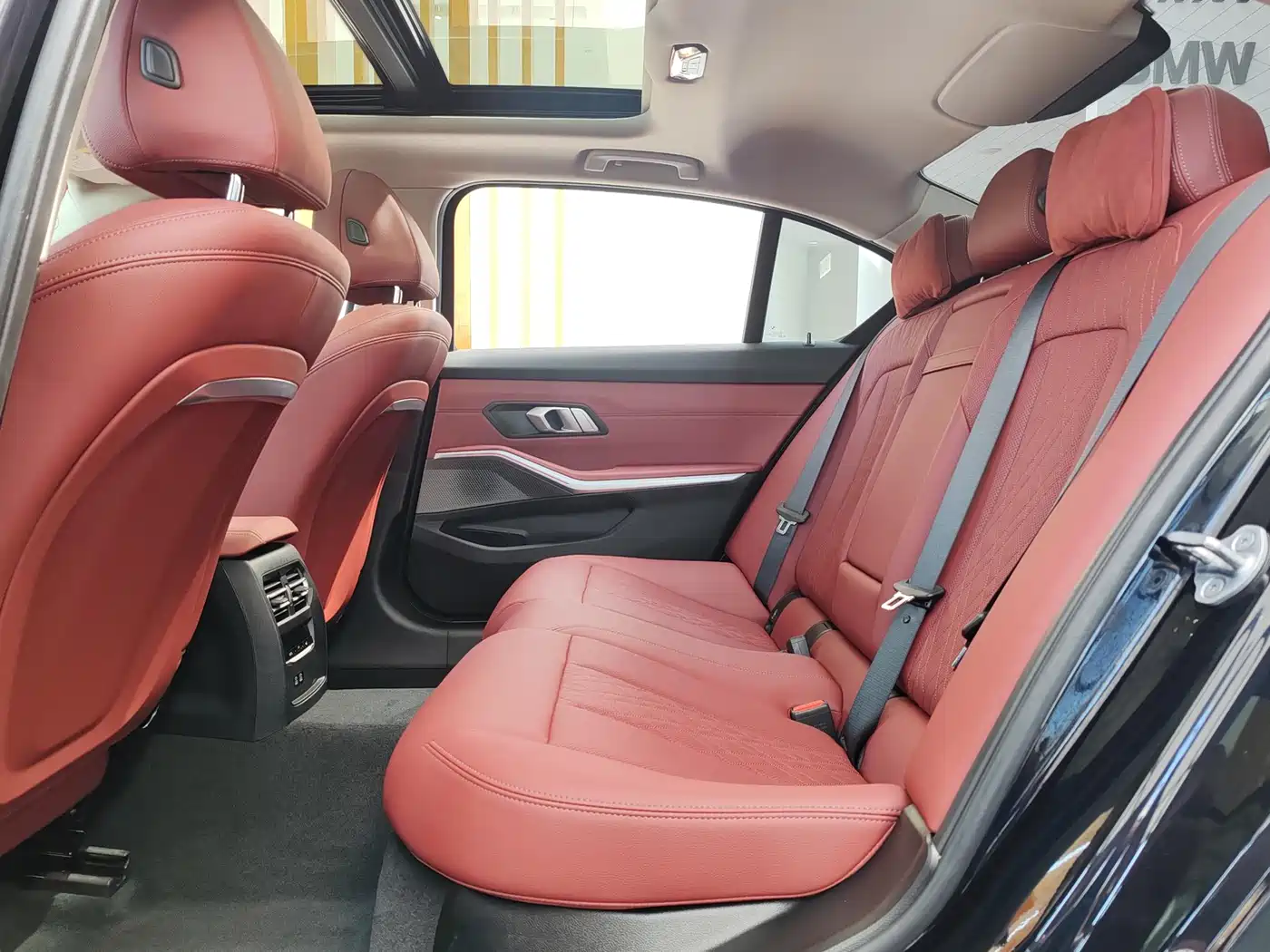 BMW 3 Series 2024 325Li M Sport Package фото 10
