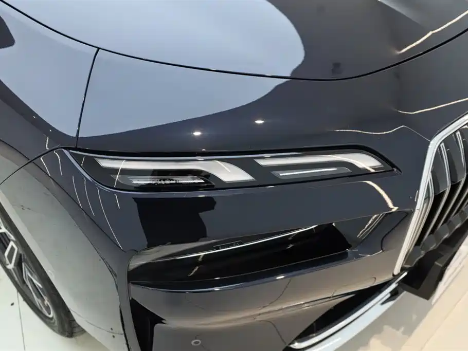 BMW 7-SERIES