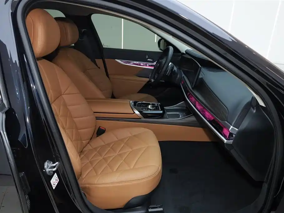 BMW 7-SERIES