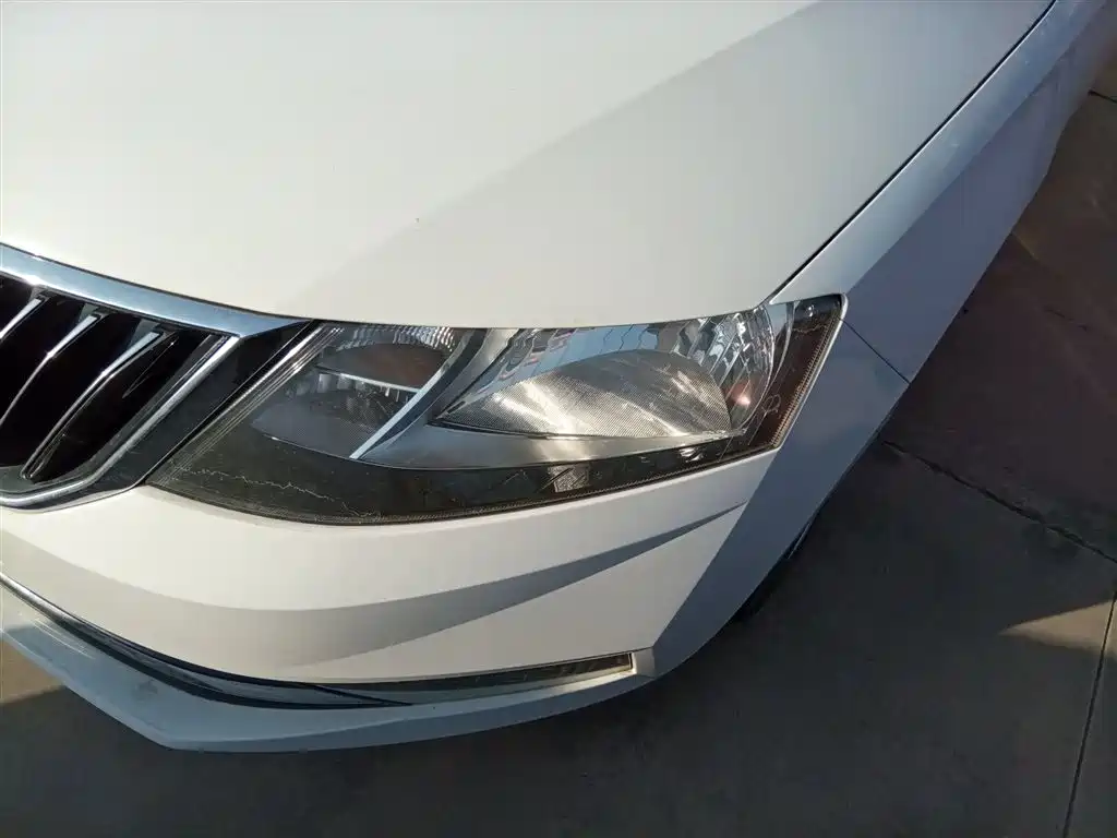 Škoda Rapid 2018 1.6L Automatic Comfort Edition фото 24