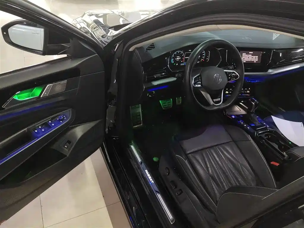 Volkswagen Passat 2023 Facelift 330TSI Luxury Edition фото 16
