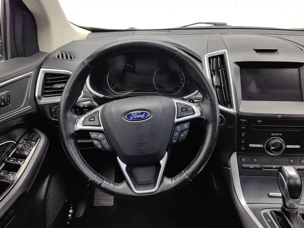 Фото 11 - Ford Edge