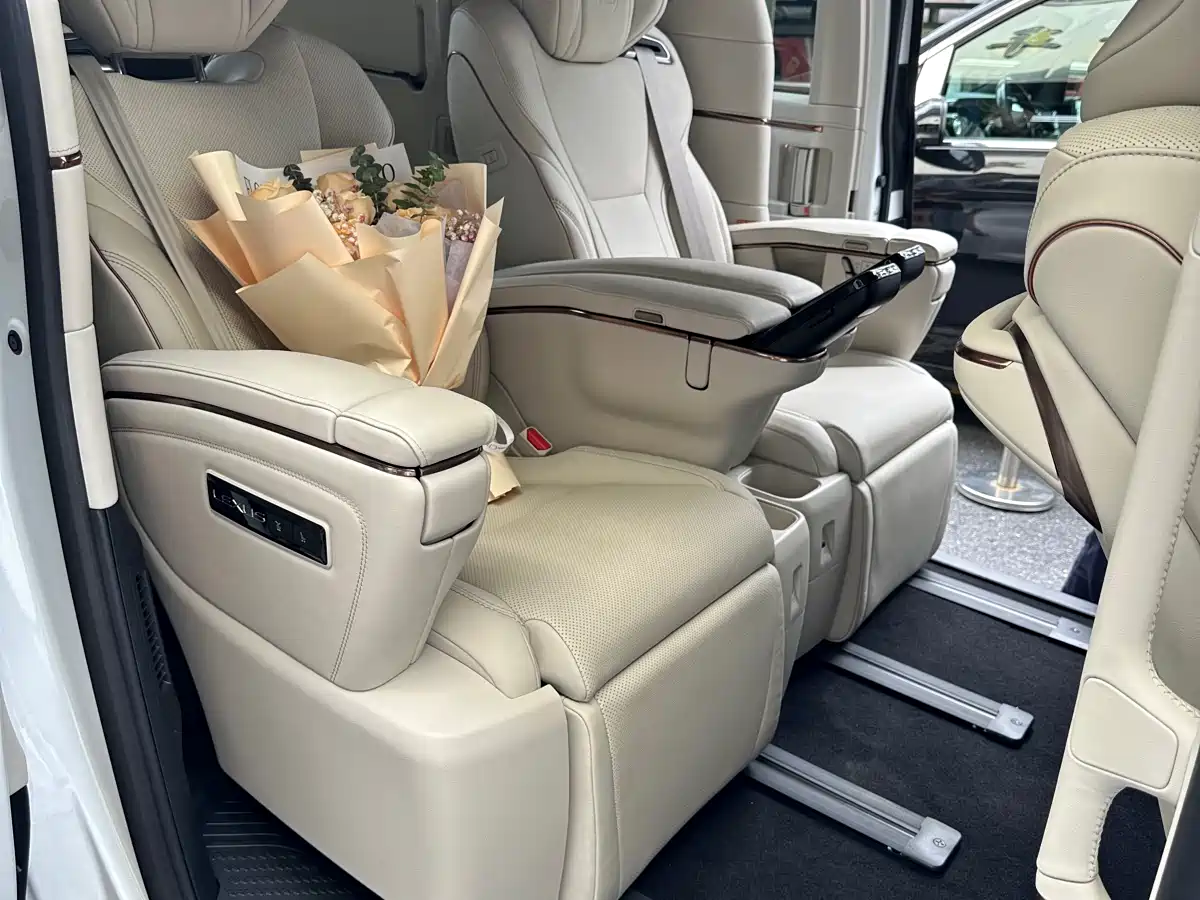 Lexus LM 2023 500h 6-Seater Prestige Edition фото 5