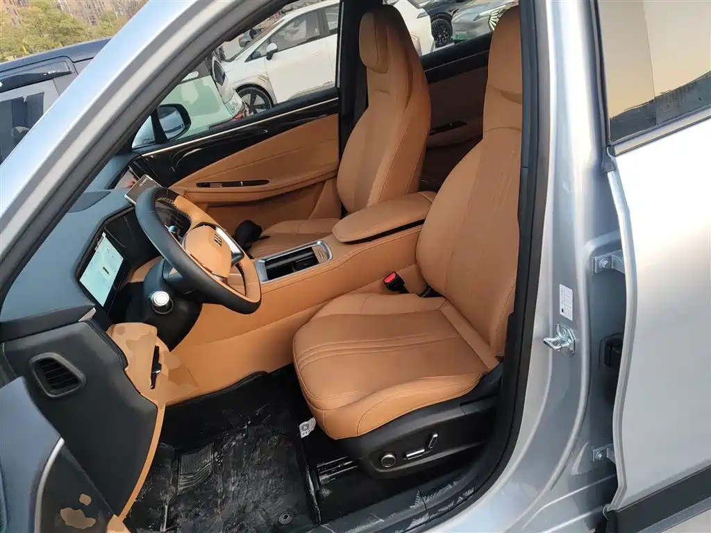 Geely Galaxy Galaxy L7 2025 EM-i 115km Explorer+ Edition фото 15