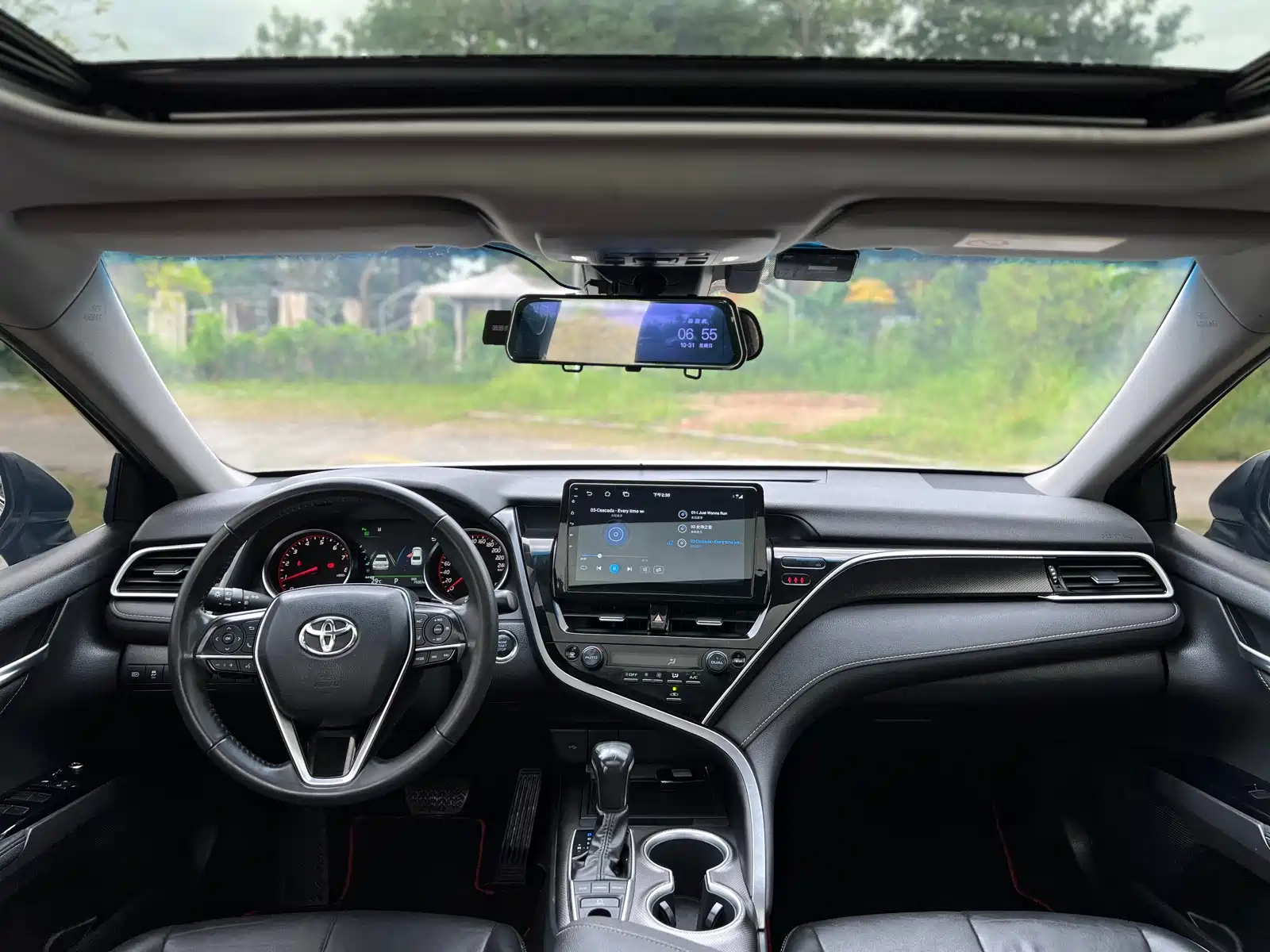 Фото 10 - Toyota Camry