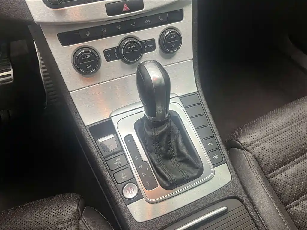 Volkswagen FAW-Volkswagen CC 2016 Model 1.8TSI Luxury фото 15
