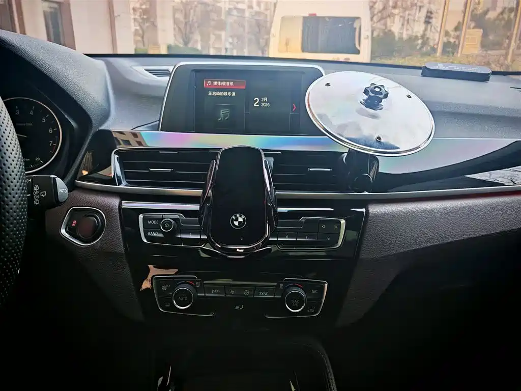 BMW X1 2018 sDrive18Li Premium Model фото 8