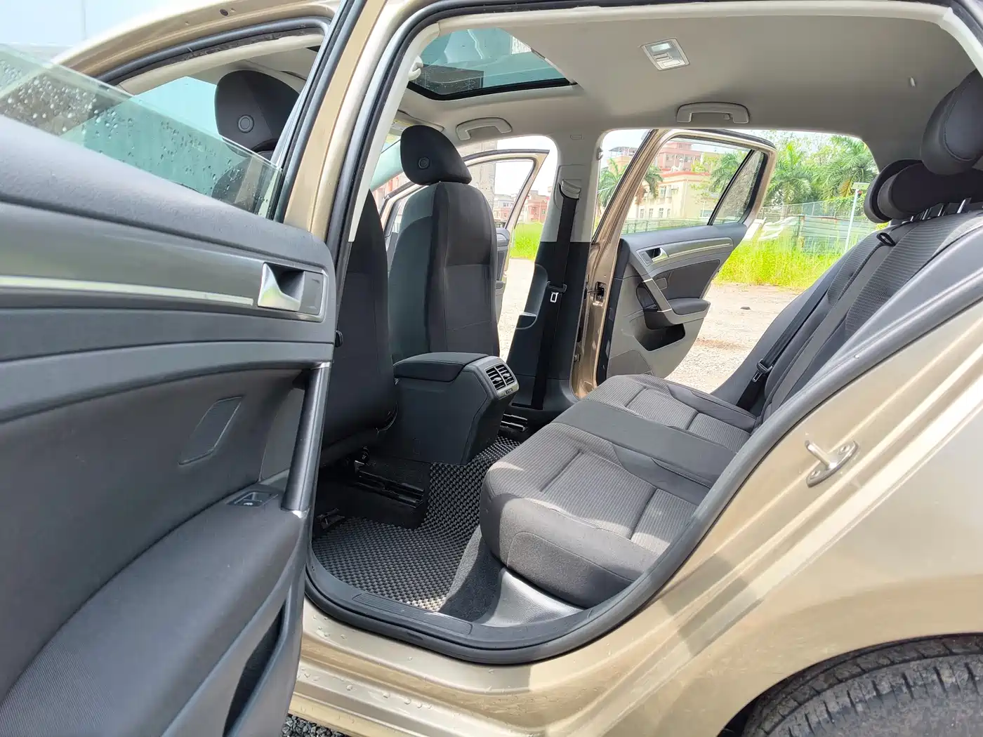 Volkswagen Golf 2016 230TSI Automatic Comfort фото 7