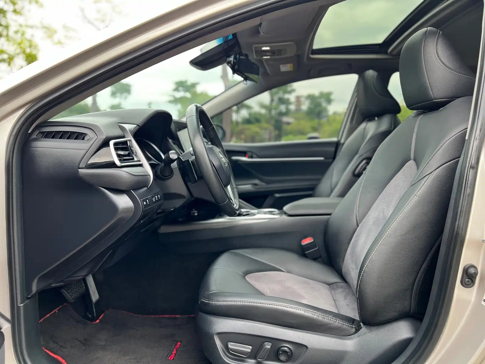 Фото 7 - Toyota Camry