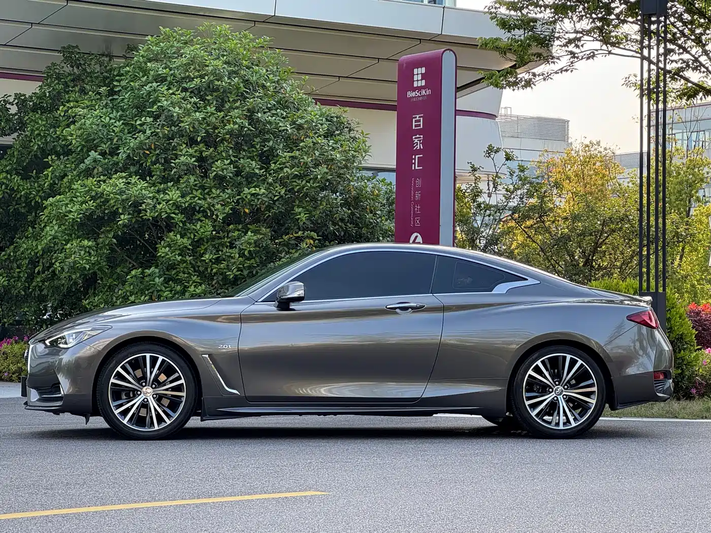 Infiniti Q60 2019 2.0T Luxury Edition фото 7