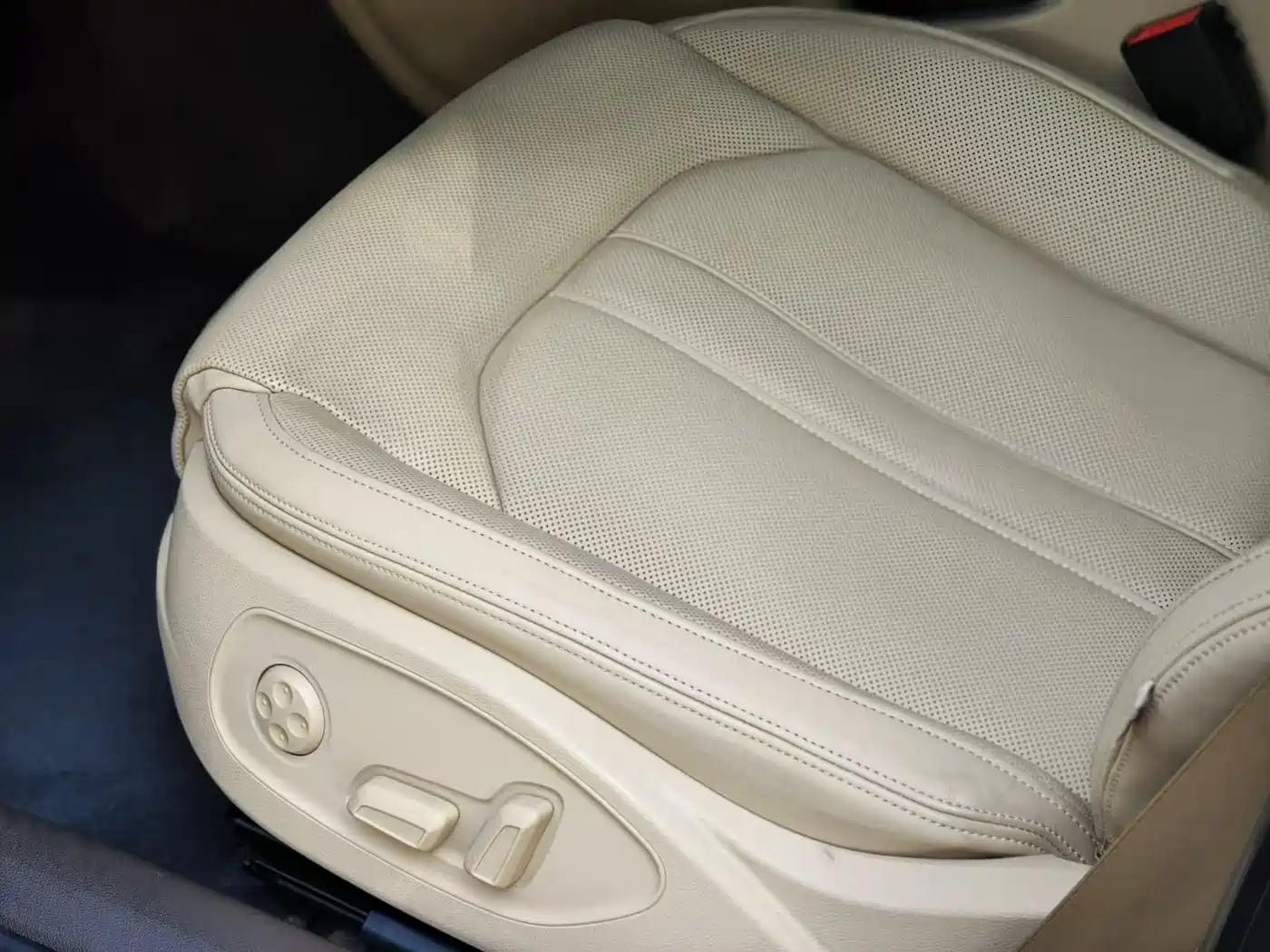 Audi A6L 2012 50 TFSI quattro Luxury фото 14