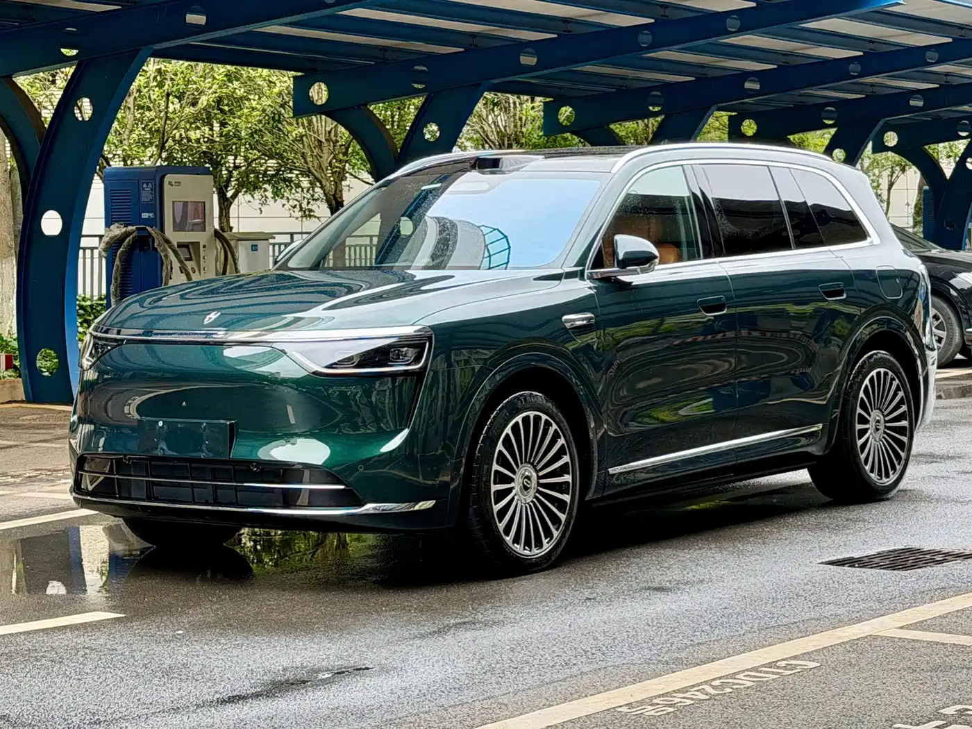 AITO Wenjie AITO M8 2025 Extended Range Ultra 53.4kWh 6-Seater