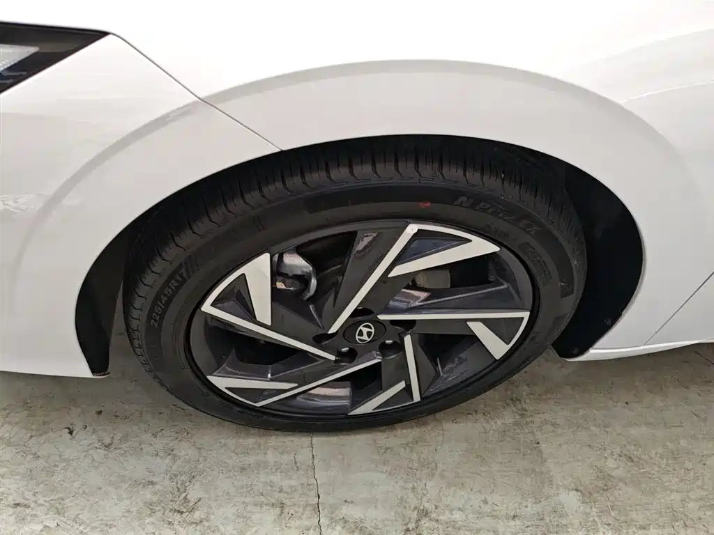 Hyundai Elantra 2023 Model 1.5L CVT LUX Premium Edition фото 25