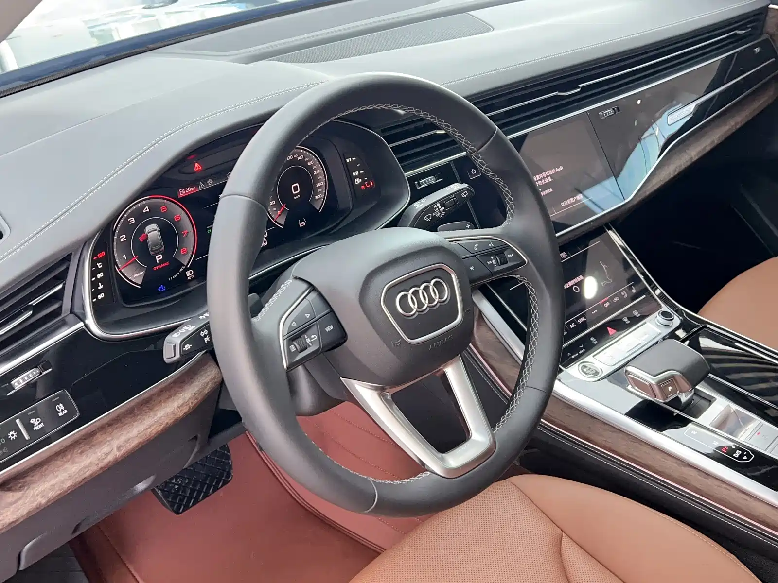 Фото 14 - Audi Q7