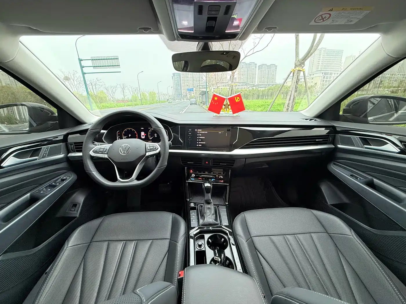 Volkswagen Passat 2025 Outstanding 380TSI Dragon Soaring Edition фото 13