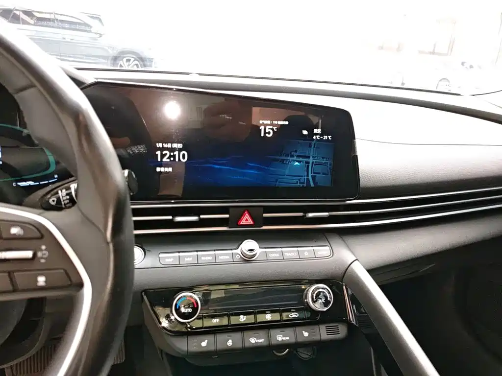 Hyundai Elantra 2023 Model 1.5L CVT LUX Premium Edition фото 5