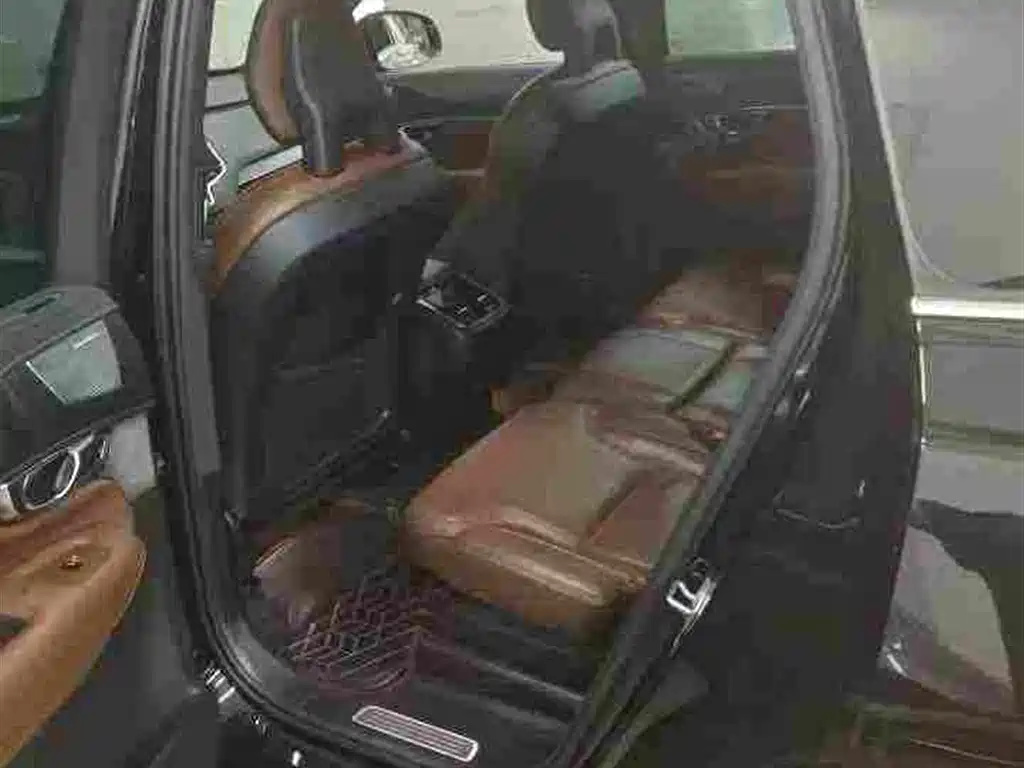 Фото 5 - Volvo XC90