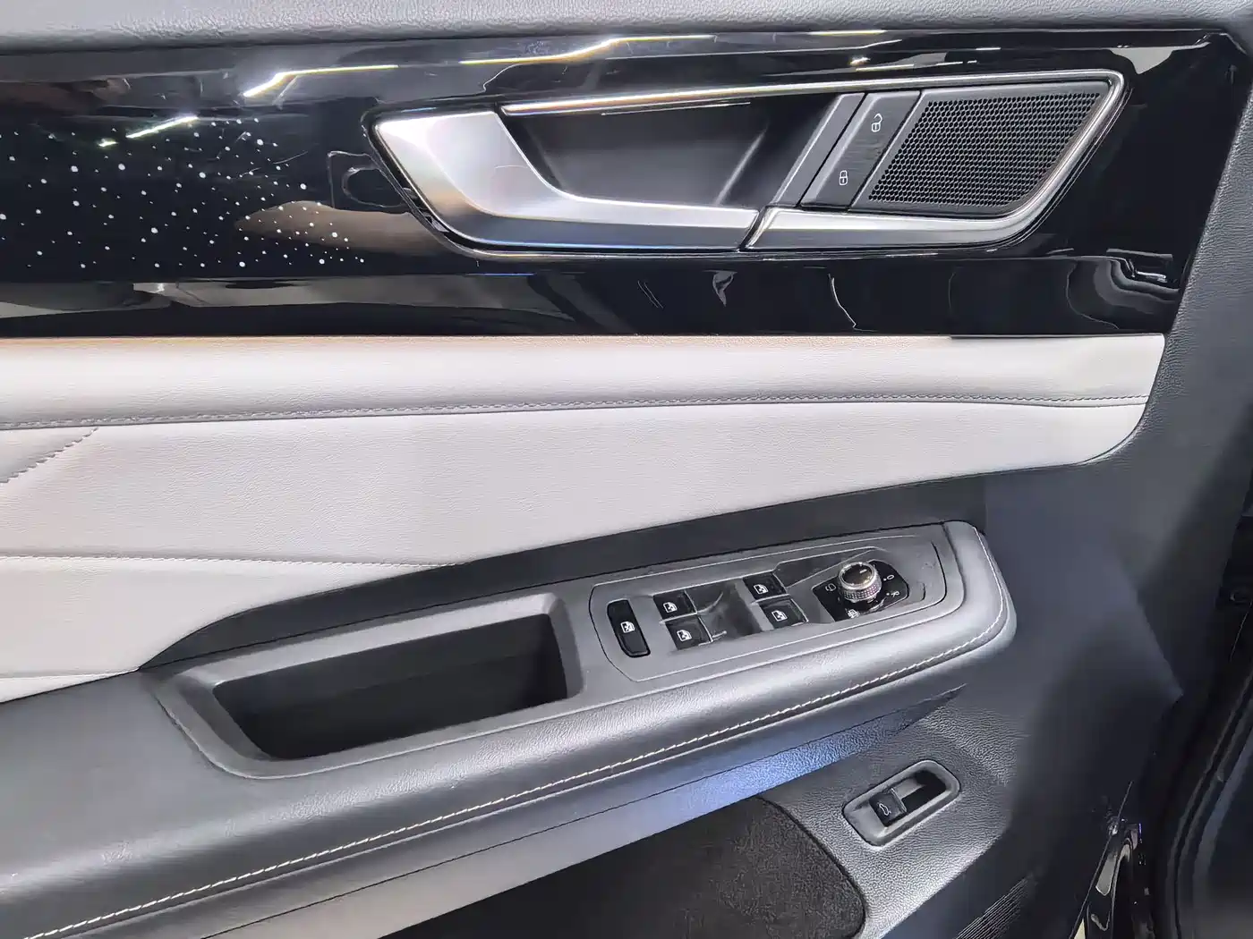 Volkswagen Teramont 2023 380TSI AWD Exclusive Luxury Edition фото 10