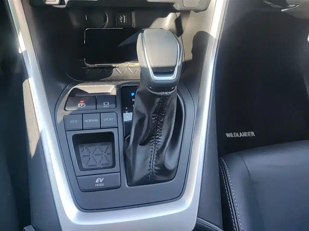 Toyota Wildlander 2023 Hybrid 2.5L E-CVT FWD Luxury PLUS Edition фото 7