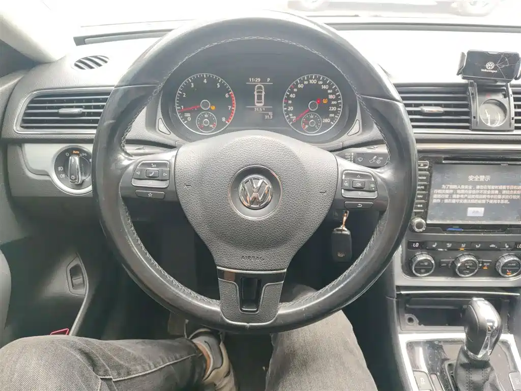 Volkswagen Passat 2014 1.8TSI DSG Luxury Edition фото 7
