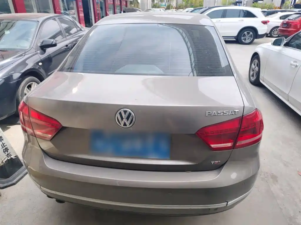 Volkswagen Passat 2014 1.8TSI DSG Luxury Edition фото 4