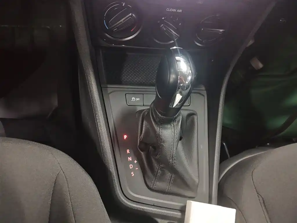 Volkswagen Lavida Tour 2015 1.6L Automatic Trend Edition фото 14