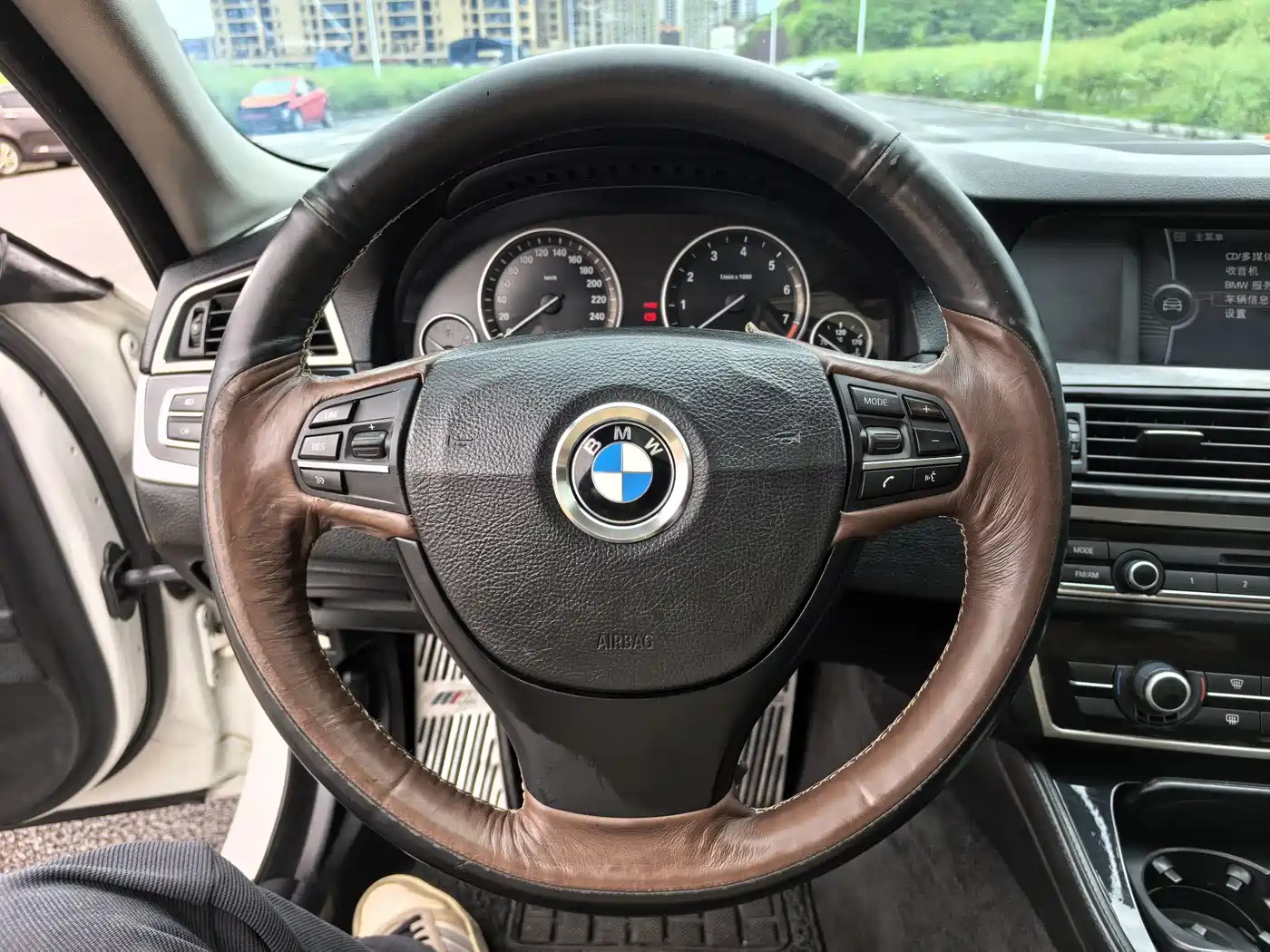 BMW 5 Series 2012 520Li Elegance фото 13