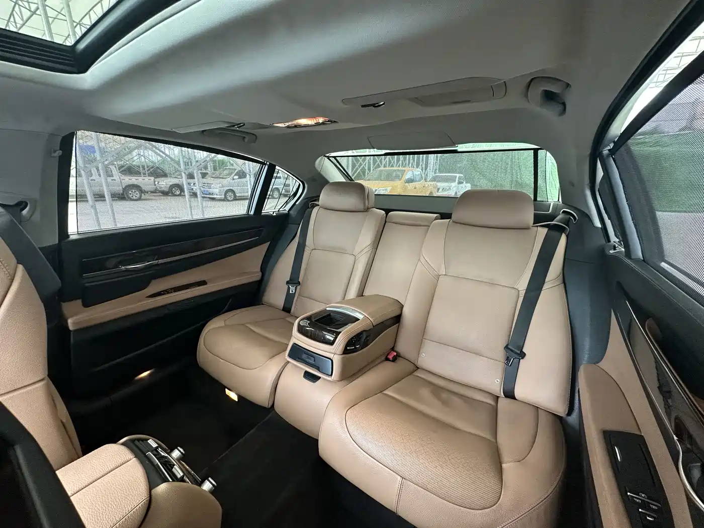 BMW 7 Series 2009 Model 740Li Leading Edition фото 10