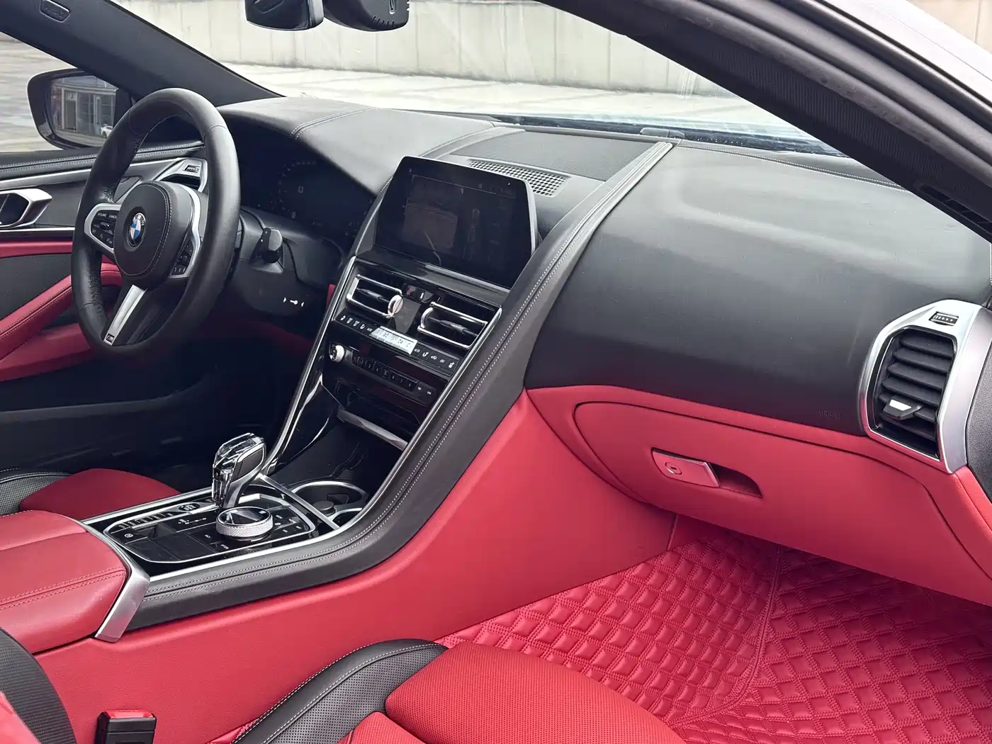BMW 8 Series 2019 840i 2-Door Coupe Launch Limited Edition фото 21