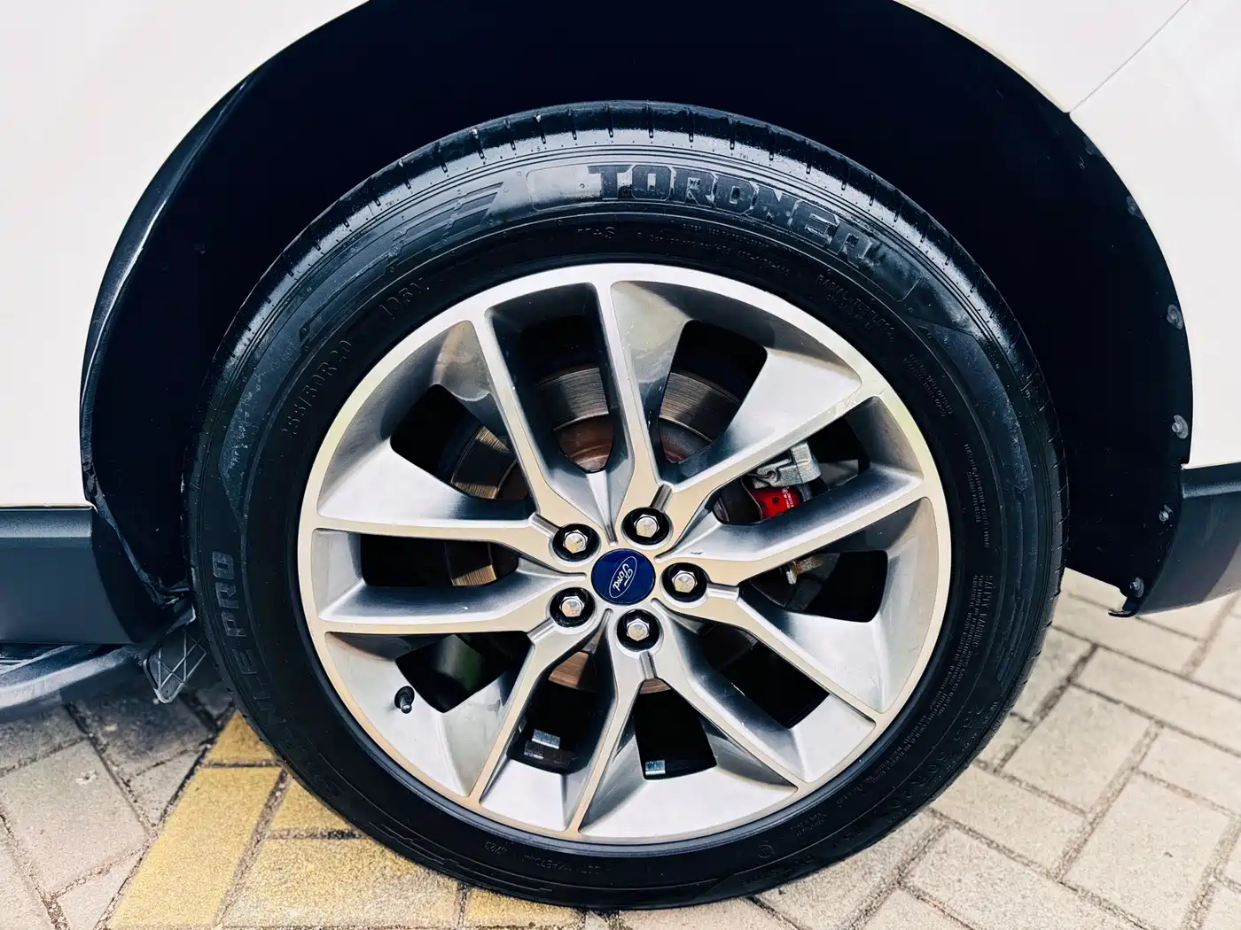 Фото 20 - Ford Edge