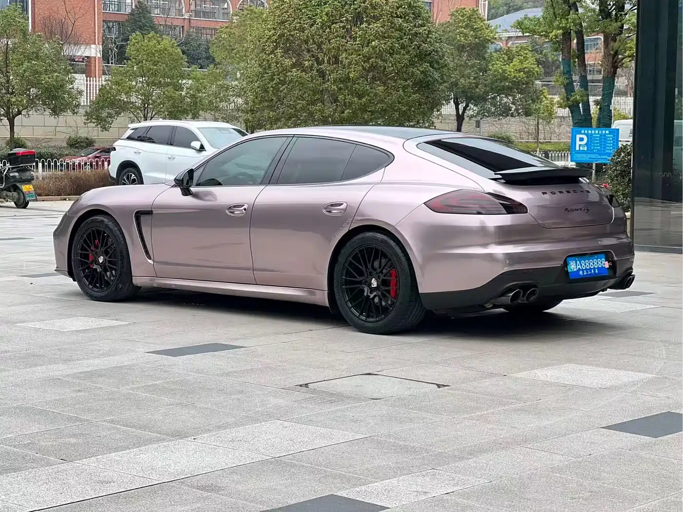 Porsche Panamera 2013 Panamera 4 Platinum Edition 3.6L фото 4