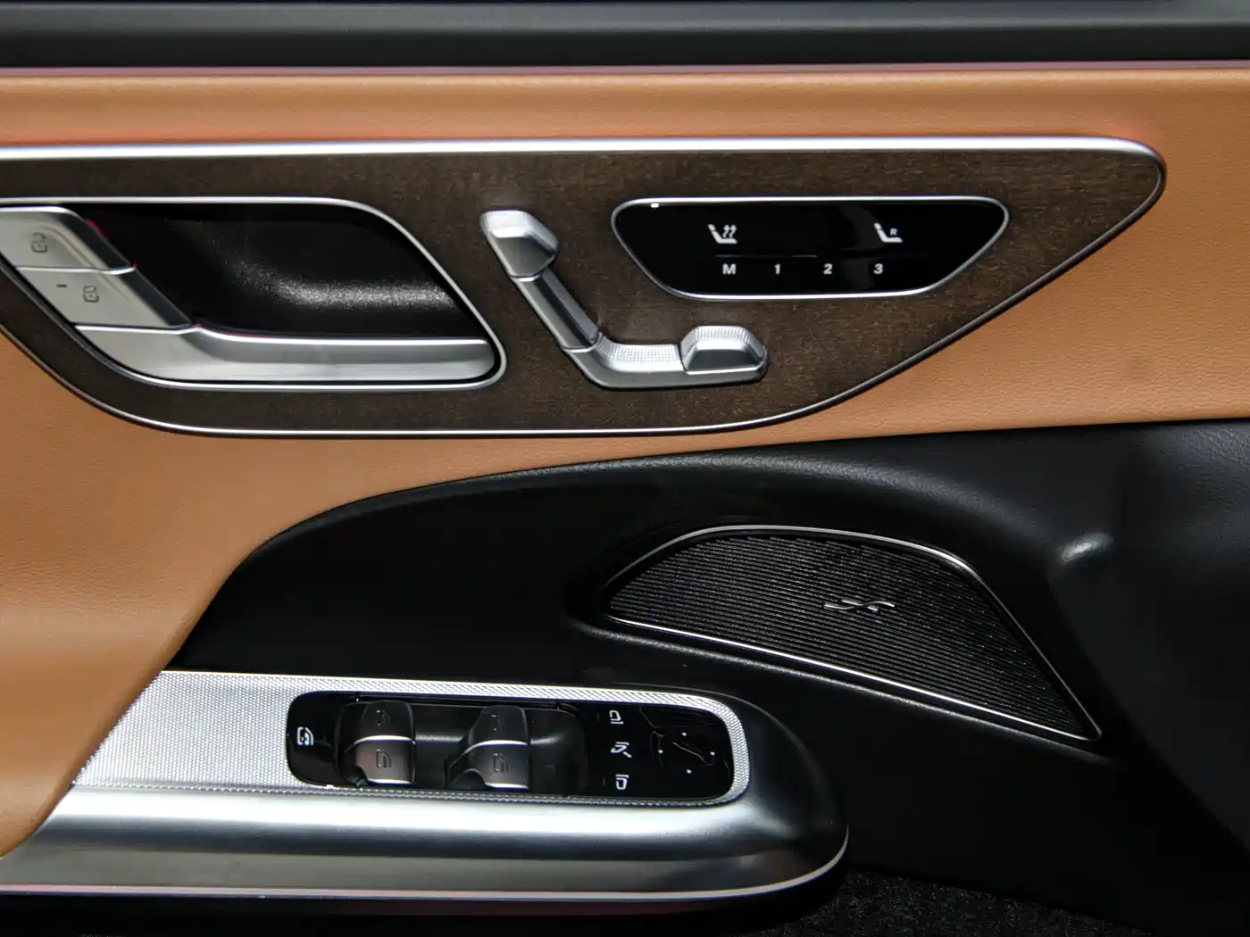 Mercedes-Benz E-Class 2025 E 300 L Fashion фото 20
