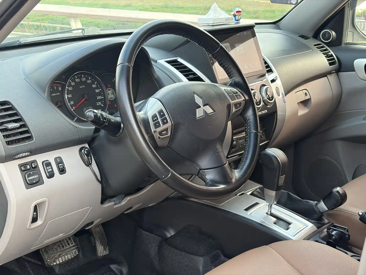 Mitsubishi Pajero Sport 2013 3.0L AWD Executive фото 5