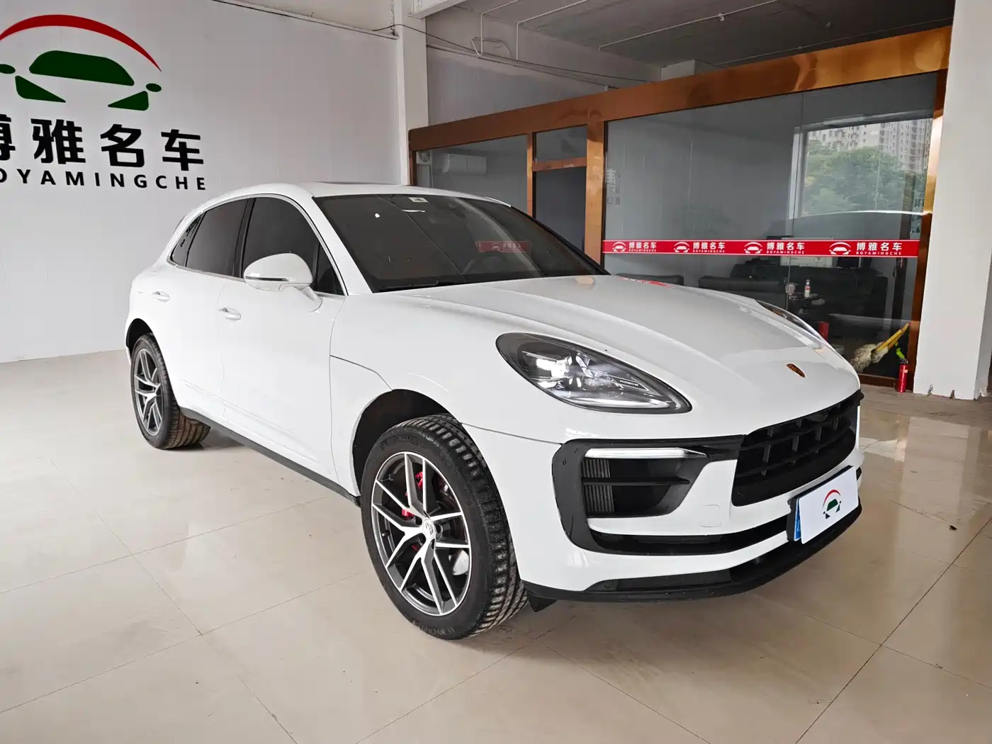 Фото 2 - Porsche Macan