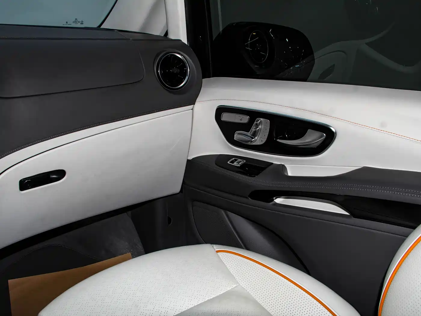 Mercedes-Benz Vito 2023 2.0T Business 7-Seater фото 7